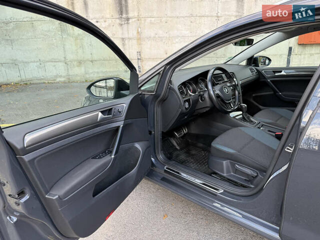 Сірий Фольксваген Гольф, об'ємом двигуна 2 л та пробігом 249 тис. км за 15999 $, фото 28 на Automoto.ua