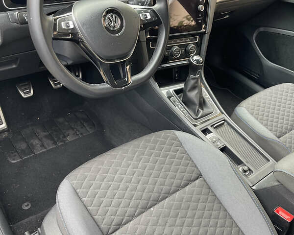 Серый Фольксваген Гольф, объемом двигателя 2 л и пробегом 260 тыс. км за 15750 $, фото 14 на Automoto.ua