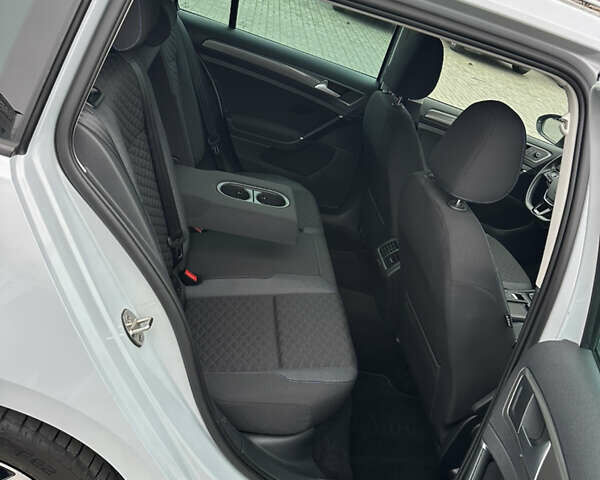 Серый Фольксваген Гольф, объемом двигателя 1.6 л и пробегом 148 тыс. км за 15500 $, фото 57 на Automoto.ua