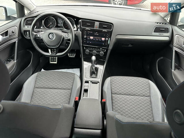 Серый Фольксваген Гольф, объемом двигателя 1.6 л и пробегом 148 тыс. км за 15500 $, фото 58 на Automoto.ua