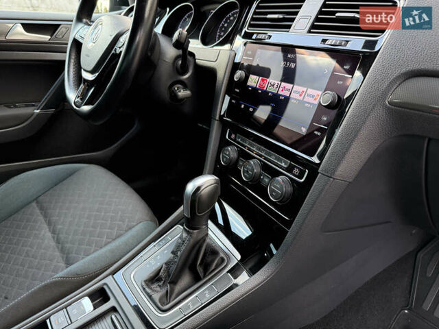 Сірий Фольксваген Гольф, об'ємом двигуна 2 л та пробігом 249 тис. км за 15999 $, фото 75 на Automoto.ua