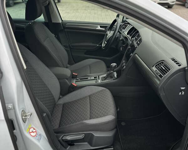 Серый Фольксваген Гольф, объемом двигателя 1.6 л и пробегом 148 тыс. км за 15500 $, фото 62 на Automoto.ua