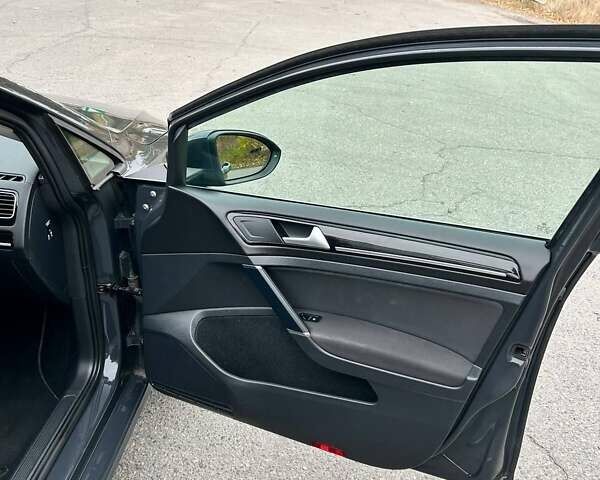 Фольксваген Гольф 2019 в Днепре (Днепропетровске) на Automoto.ua Серый Фольксваген Гольф, объемом двигателя 1.97 л и пробегом 228 тыс. км за 16700 $, фото 19 на Automoto.ua