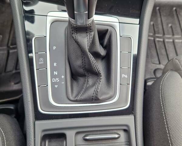 Серый Фольксваген Гольф, объемом двигателя 2 л и пробегом 237 тыс. км за 17200 $, фото 52 на Automoto.ua