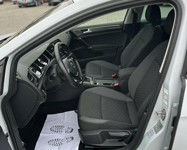 Серый Фольксваген Гольф, объемом двигателя 1.6 л и пробегом 148 тыс. км за 15500 $, фото 24 на Automoto.ua