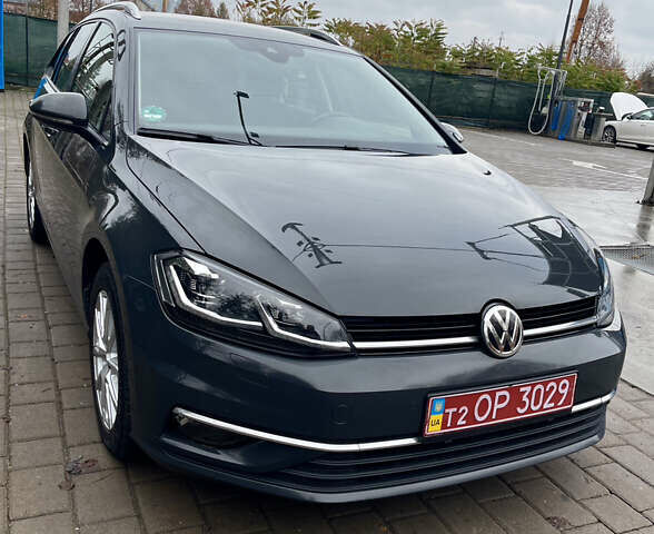 Серый Фольксваген Гольф, объемом двигателя 2 л и пробегом 260 тыс. км за 15750 $, фото 3 на Automoto.ua