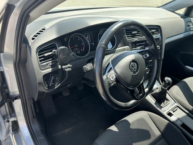 Серый Фольксваген Гольф, объемом двигателя 1.6 л и пробегом 176 тыс. км за 13500 $, фото 5 на Automoto.ua