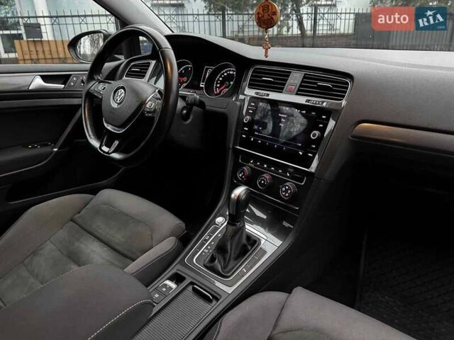 Серый Фольксваген Гольф, объемом двигателя 2 л и пробегом 249 тыс. км за 14990 $, фото 39 на Automoto.ua