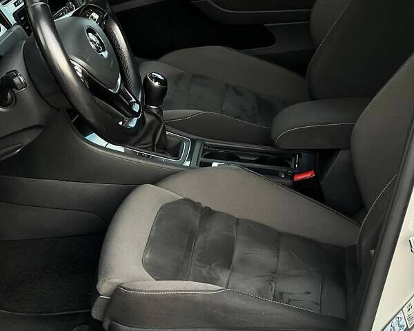 Серый Фольксваген Гольф, объемом двигателя 1.6 л и пробегом 214 тыс. км за 12490 $, фото 21 на Automoto.ua