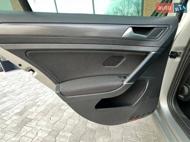 Серый Фольксваген Гольф, объемом двигателя 1.6 л и пробегом 214 тыс. км за 12490 $, фото 42 на Automoto.ua