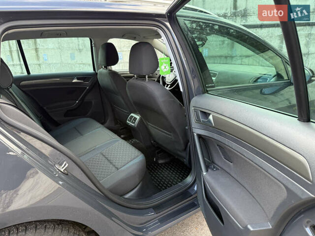 Сірий Фольксваген Гольф, об'ємом двигуна 2 л та пробігом 249 тис. км за 15999 $, фото 59 на Automoto.ua