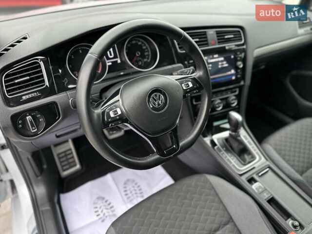 Серый Фольксваген Гольф, объемом двигателя 1.6 л и пробегом 148 тыс. км за 15500 $, фото 26 на Automoto.ua
