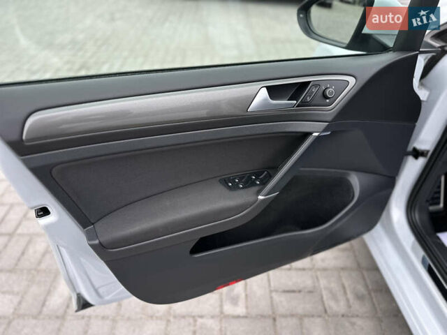 Серый Фольксваген Гольф, объемом двигателя 1.6 л и пробегом 148 тыс. км за 15500 $, фото 23 на Automoto.ua