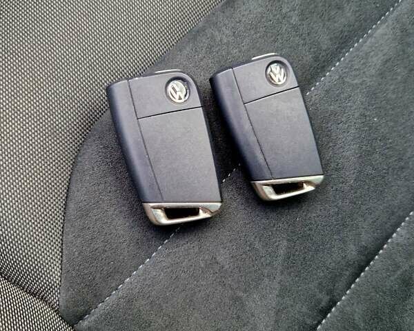 Серый Фольксваген Гольф, объемом двигателя 2 л и пробегом 237 тыс. км за 17200 $, фото 46 на Automoto.ua