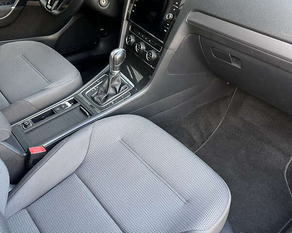 Сірий Фольксваген Гольф, об'ємом двигуна 1.6 л та пробігом 180 тис. км за 14700 $, фото 1 на Automoto.ua