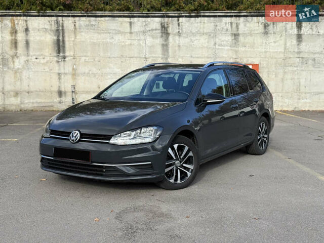 Серый Фольксваген Гольф, объемом двигателя 2 л и пробегом 250 тыс. км за 15999 $, фото 7 на Automoto.ua