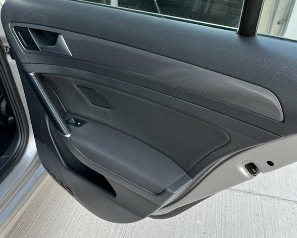 Сірий Фольксваген Гольф, об'ємом двигуна 1.6 л та пробігом 180 тис. км за 14700 $, фото 3 на Automoto.ua