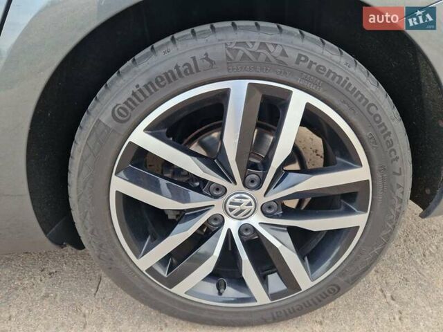 Серый Фольксваген Гольф, объемом двигателя 2 л и пробегом 237 тыс. км за 17200 $, фото 35 на Automoto.ua