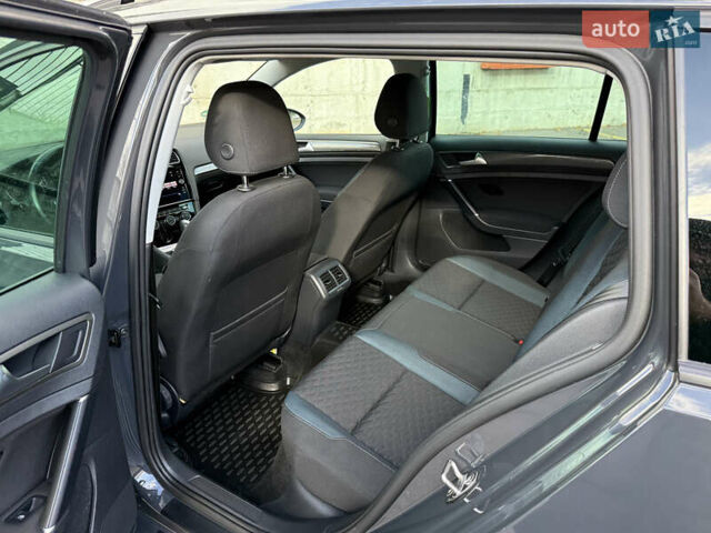 Серый Фольксваген Гольф, объемом двигателя 2 л и пробегом 250 тыс. км за 15999 $, фото 44 на Automoto.ua