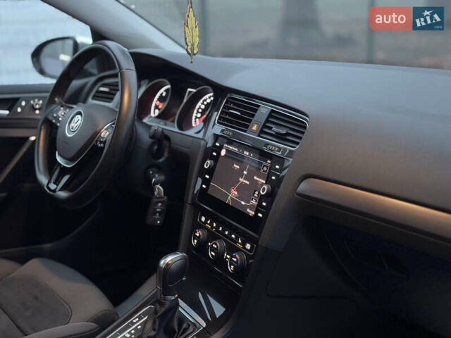 Серый Фольксваген Гольф, объемом двигателя 2 л и пробегом 223 тыс. км за 15900 $, фото 4 на Automoto.ua