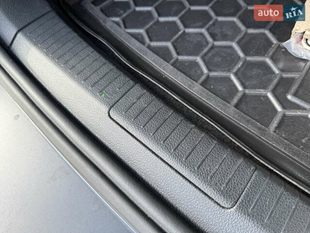 Сірий Фольксваген Гольф, об'ємом двигуна 2 л та пробігом 249 тис. км за 15999 $, фото 52 на Automoto.ua
