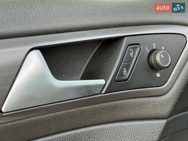 Серый Фольксваген Гольф, объемом двигателя 1.6 л и пробегом 214 тыс. км за 12490 $, фото 19 на Automoto.ua