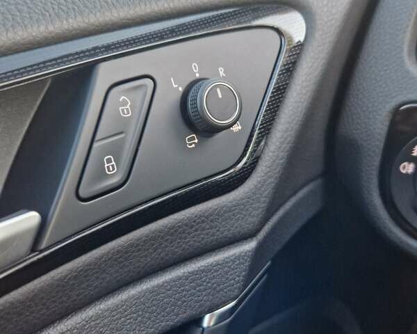 Серый Фольксваген Гольф, объемом двигателя 2 л и пробегом 237 тыс. км за 17200 $, фото 60 на Automoto.ua