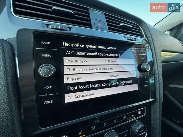 Серый Фольксваген Гольф, объемом двигателя 1.6 л и пробегом 168 тыс. км за 15999 $, фото 52 на Automoto.ua