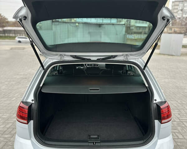 Серый Фольксваген Гольф, объемом двигателя 1.6 л и пробегом 148 тыс. км за 15500 $, фото 19 на Automoto.ua