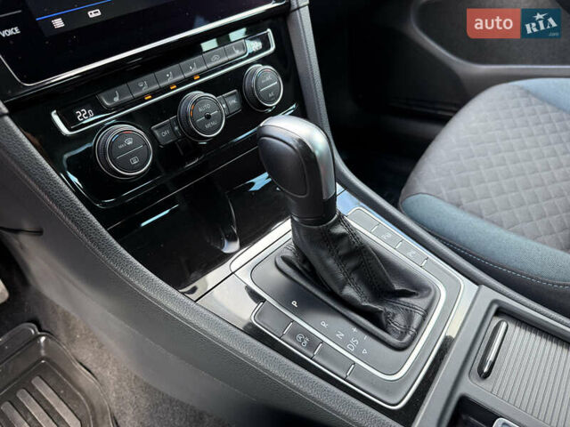 Сірий Фольксваген Гольф, об'ємом двигуна 2 л та пробігом 249 тис. км за 15999 $, фото 39 на Automoto.ua