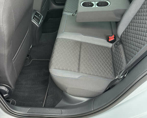 Серый Фольксваген Гольф, объемом двигателя 1.6 л и пробегом 148 тыс. км за 15500 $, фото 51 на Automoto.ua