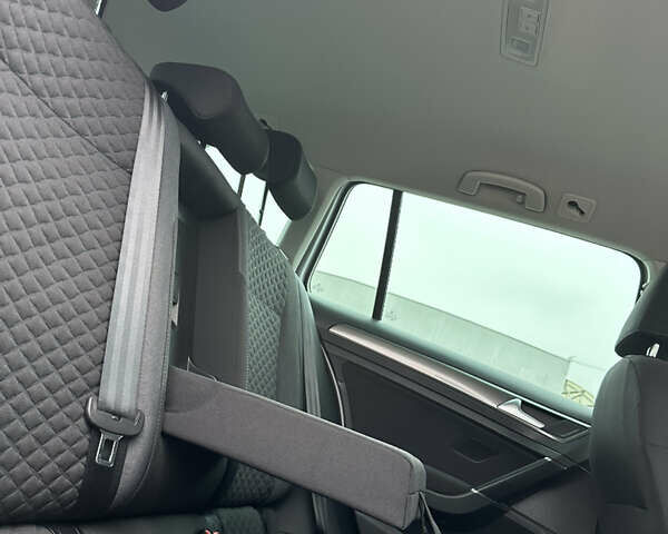 Серый Фольксваген Гольф, объемом двигателя 1.6 л и пробегом 148 тыс. км за 15500 $, фото 59 на Automoto.ua