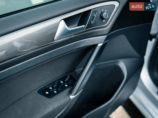 Серый Фольксваген Гольф, объемом двигателя 1.97 л и пробегом 193 тыс. км за 17200 $, фото 55 на Automoto.ua