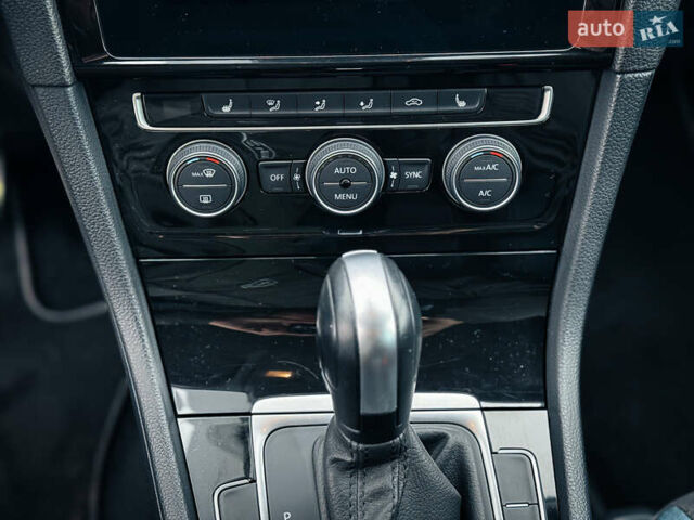 Серый Фольксваген Гольф, объемом двигателя 1.97 л и пробегом 193 тыс. км за 17200 $, фото 69 на Automoto.ua