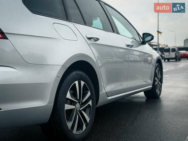 Серый Фольксваген Гольф, объемом двигателя 1.97 л и пробегом 193 тыс. км за 17200 $, фото 13 на Automoto.ua