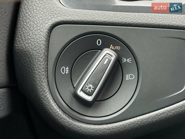 Серый Фольксваген Гольф, объемом двигателя 2 л и пробегом 197 тыс. км за 16790 $, фото 41 на Automoto.ua