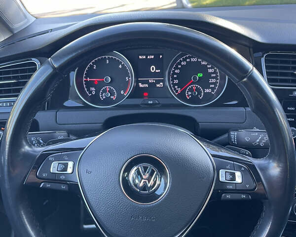 Фольксваген Гольф 2020 в Луцке на Automoto.ua Серый Фольксваген Гольф, объемом двигателя 1.97 л и пробегом 193 тыс. км за 17500 $, фото 17 на Automoto.ua