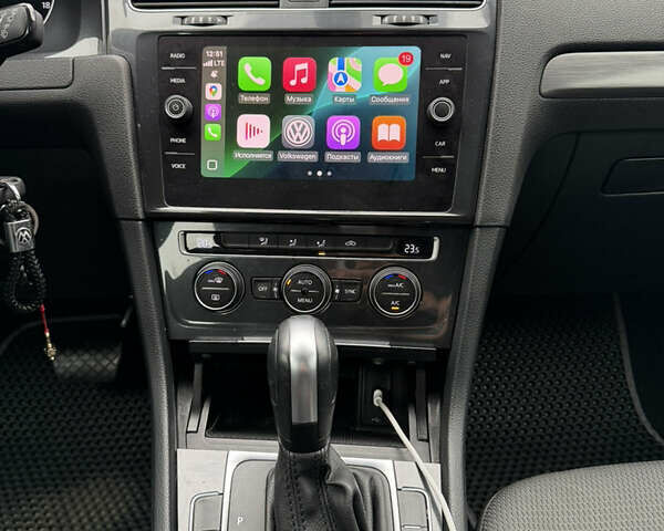 Серый Фольксваген Гольф, объемом двигателя 2 л и пробегом 232 тыс. км за 15999 $, фото 12 на Automoto.ua