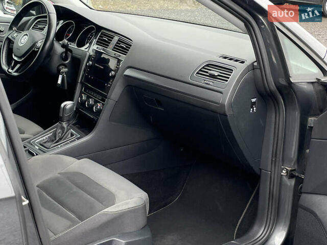 Серый Фольксваген Гольф, объемом двигателя 2 л и пробегом 197 тыс. км за 16790 $, фото 30 на Automoto.ua