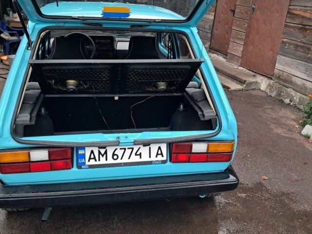 Синий Фольксваген Гольф, объемом двигателя 1.3 л и пробегом 232 тыс. км за 2500 $, фото 2 на Automoto.ua