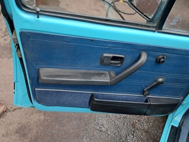 Синий Фольксваген Гольф, объемом двигателя 1.3 л и пробегом 232 тыс. км за 2500 $, фото 7 на Automoto.ua