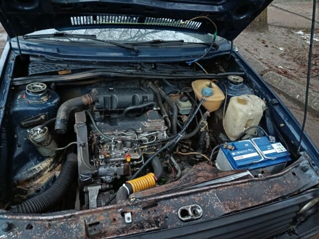 Синий Фольксваген Гольф, объемом двигателя 1.6 л и пробегом 200 тыс. км за 1700 $, фото 6 на Automoto.ua