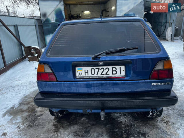 Синий Фольксваген Гольф, объемом двигателя 1.6 л и пробегом 300 тыс. км за 1950 $, фото 4 на Automoto.ua