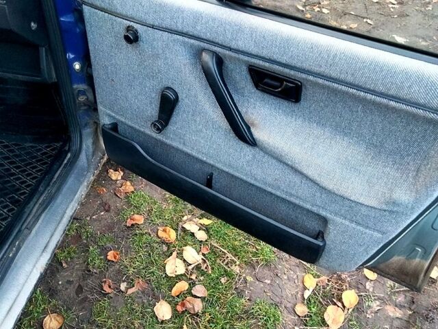 Синий Фольксваген Гольф, объемом двигателя 1.8 л и пробегом 475 тыс. км за 1300 $, фото 12 на Automoto.ua