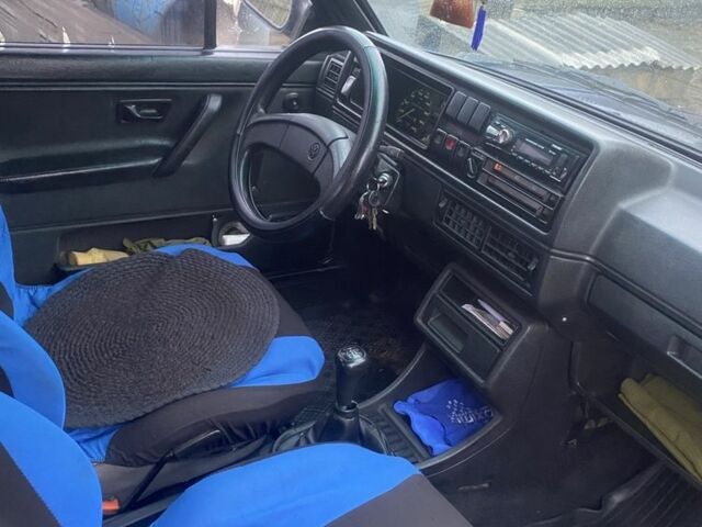 Синий Фольксваген Гольф, объемом двигателя 1.6 л и пробегом 286 тыс. км за 1500 $, фото 7 на Automoto.ua