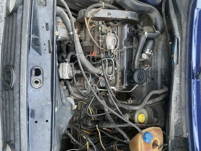 Синий Фольксваген Гольф, объемом двигателя 1.6 л и пробегом 286 тыс. км за 1500 $, фото 12 на Automoto.ua