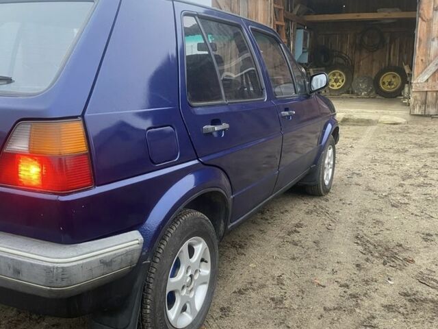 Синий Фольксваген Гольф, объемом двигателя 1.6 л и пробегом 286 тыс. км за 1500 $, фото 2 на Automoto.ua