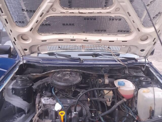 Синий Фольксваген Гольф, объемом двигателя 1.3 л и пробегом 367 тыс. км за 1450 $, фото 10 на Automoto.ua