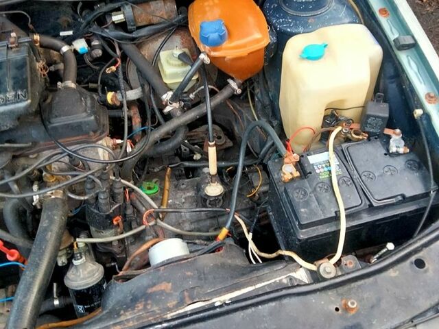 Синий Фольксваген Гольф, объемом двигателя 1.8 л и пробегом 475 тыс. км за 1300 $, фото 6 на Automoto.ua