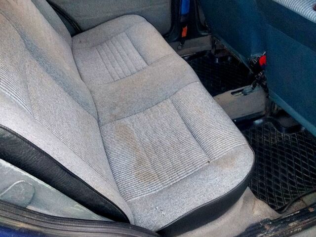 Синий Фольксваген Гольф, объемом двигателя 1.8 л и пробегом 475 тыс. км за 1300 $, фото 13 на Automoto.ua